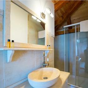 1 Bedroom Apartment with 2 Shared Pools, sleeps 2